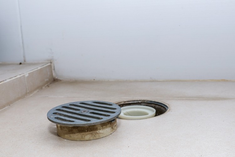Bathroom Floor Drain Cover Fixing With Putty